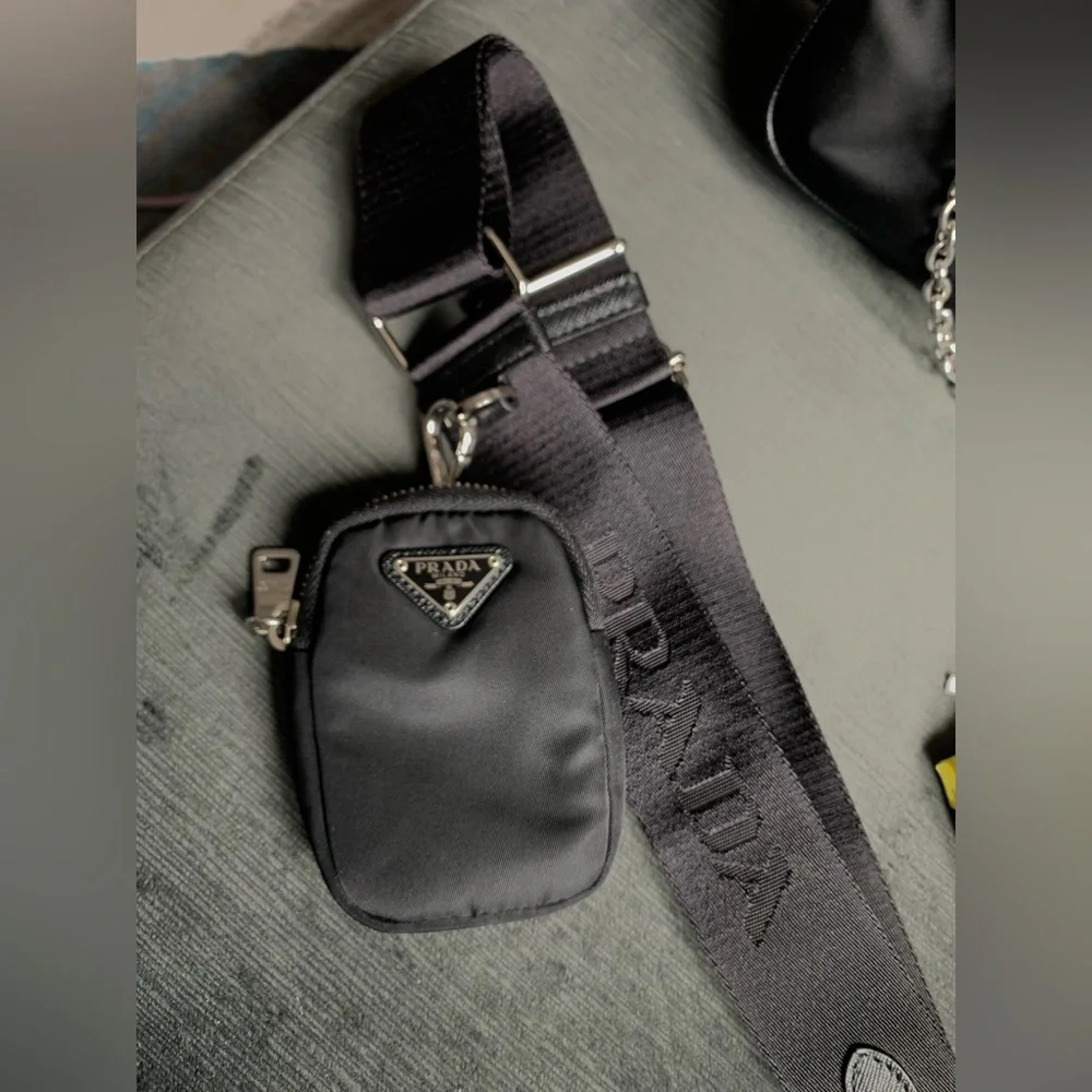 Prada Re-Edition Nylon Bag - Picture 4 of 9